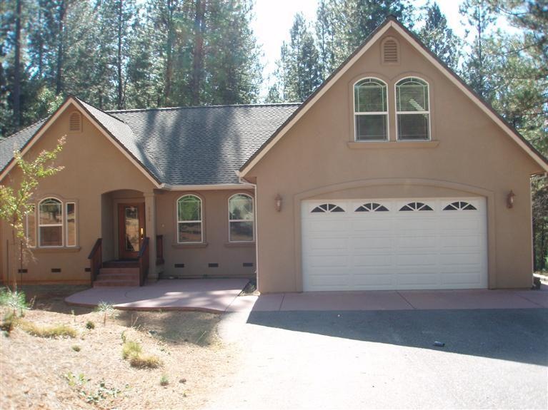 This home built in 2006 is move in ready!!!  The 1