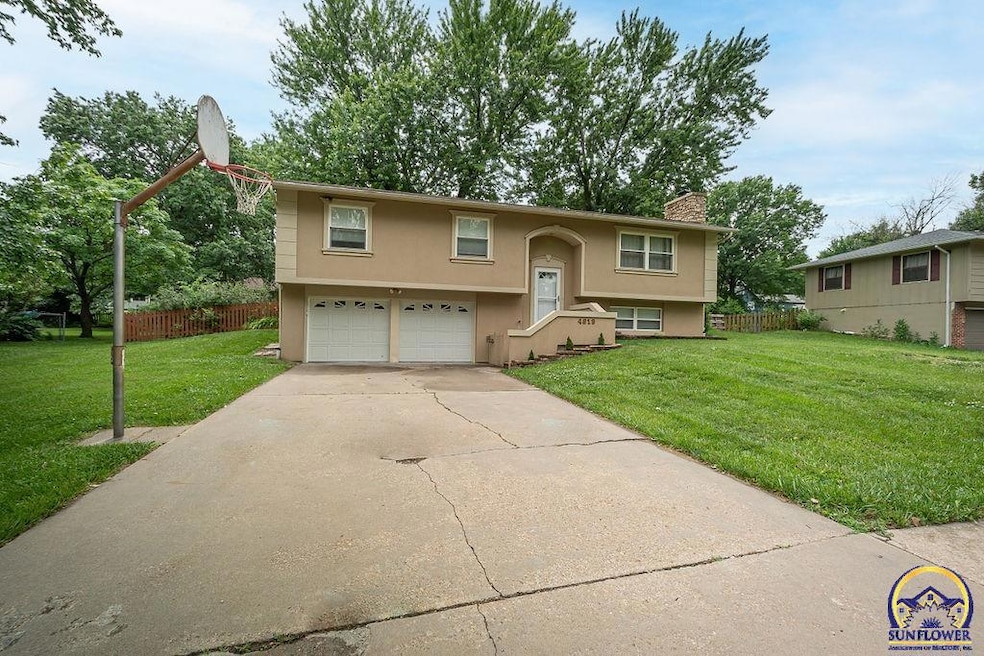 4819 SW Commanche Rd, Topeka, KS 66614 - photo 1