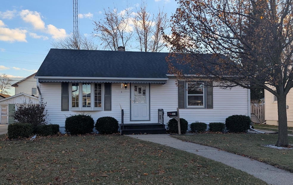 1611 26th St, Kenosha, WI 53140 - photo 1