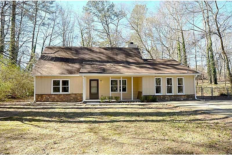 Exterior Front. Welcoming home with front porch