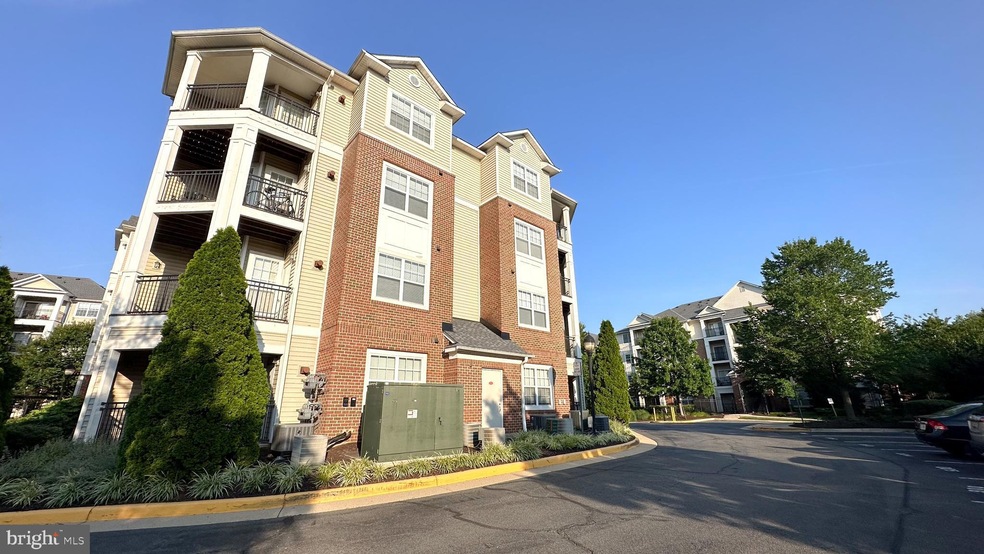 12945 Centre Park Cir unit 307, Herndon, VA 20171 - photo 1