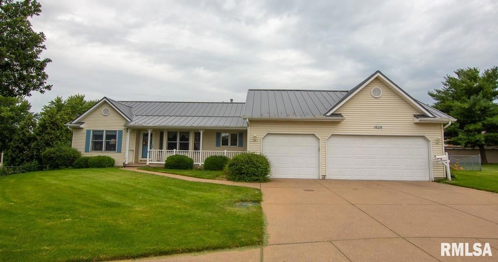 1629 W 44th Ct, Davenport, IA 52806 - photo 1