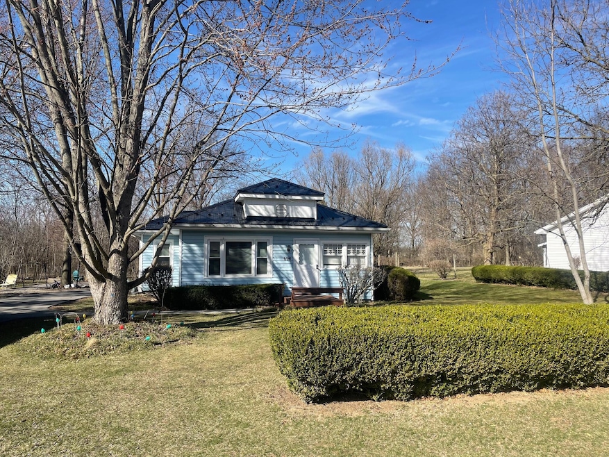 694 Powers Ave exterior