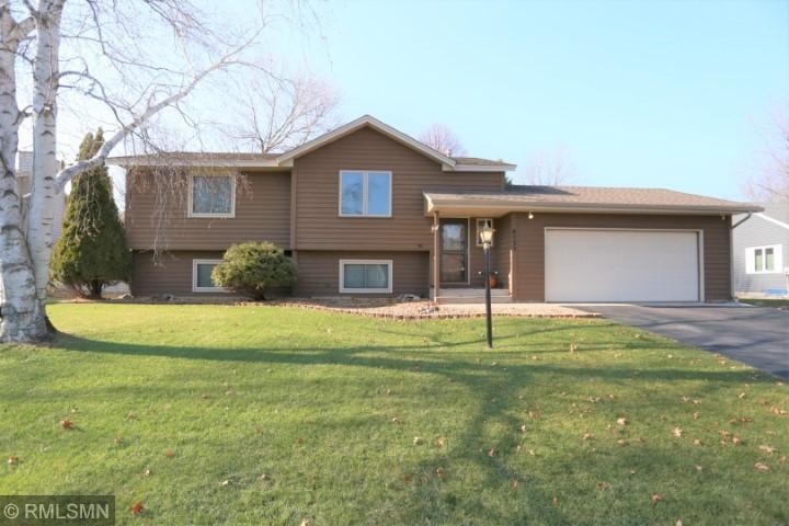 Welcome home! Great Maple Grove location!