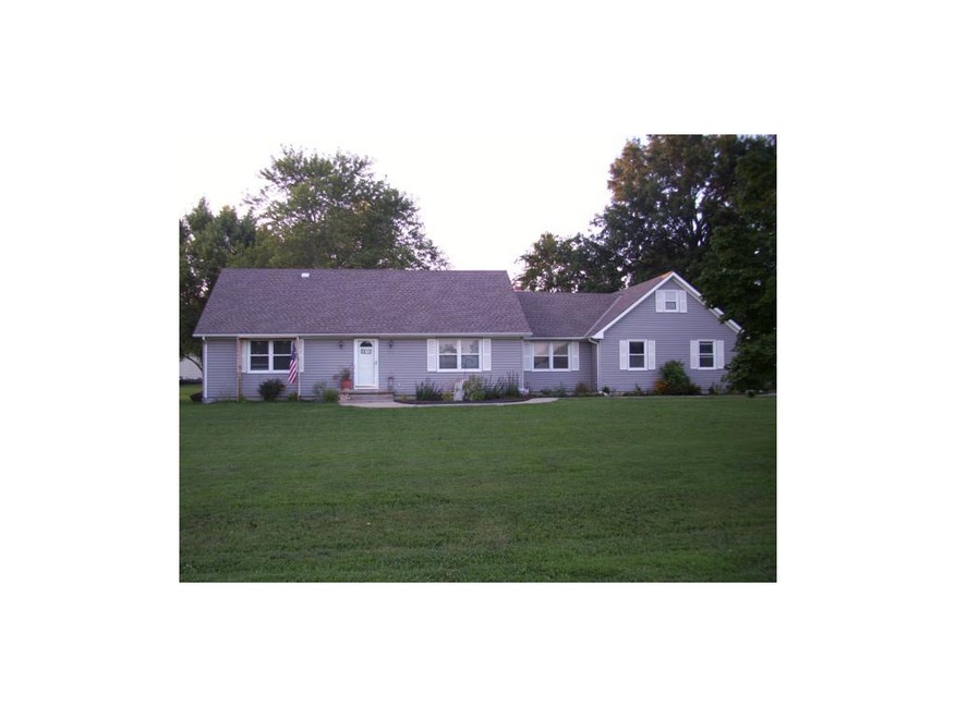 Front yard view of home. Home has vinyl siding, th
