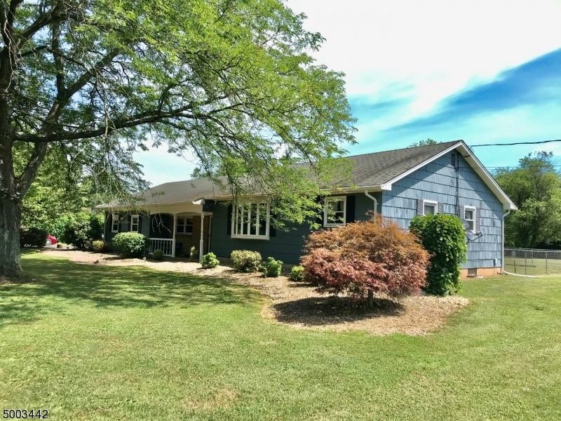 70 Hampton Rd, Pittstown, NJ 08867 - photo 1