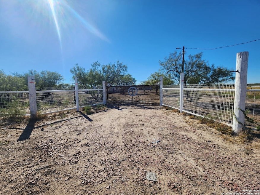 ABST 1293 Sur 1739, Laredo, TX 78043 - photo 1