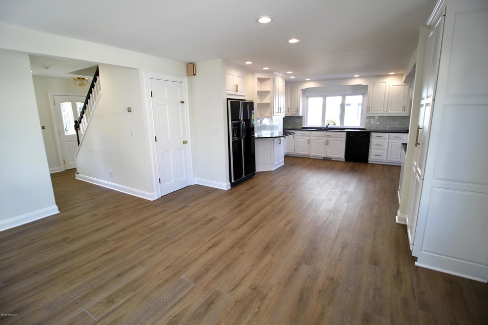 4 Seitz Ln, Cos Cob, CT 06807 - photo 1