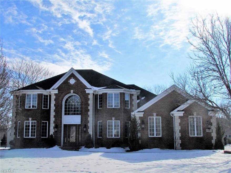 4/5 Bedroom w/1st Floor Den & Adjacent Full Bath, 