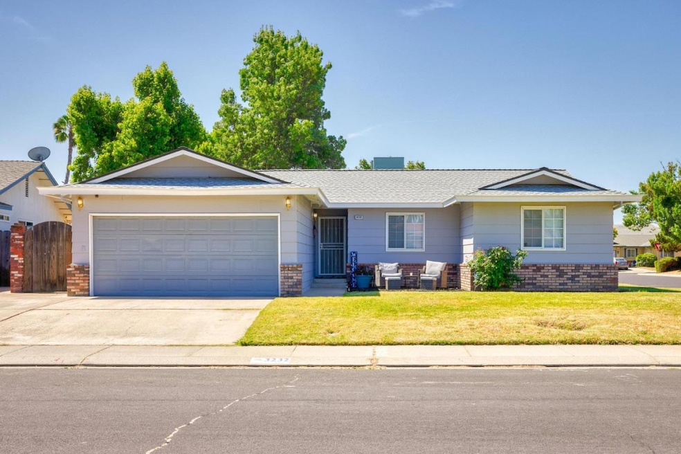 3232 Hummingbird Ln, Modesto, CA 95356 - photo 1