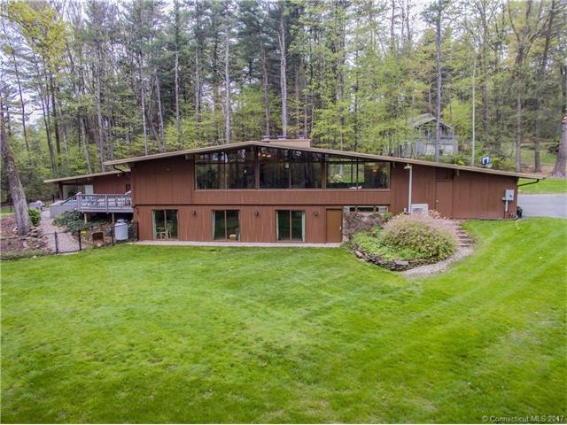Welcome to 25 Rosewood Dr - fabulous mid-century m