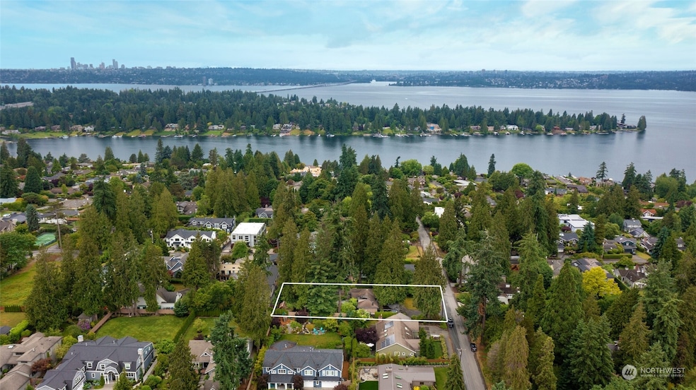 9415 NE 40th St, Yarrow Point, WA 98004 | MLS# NWM2169864 | Homes.com