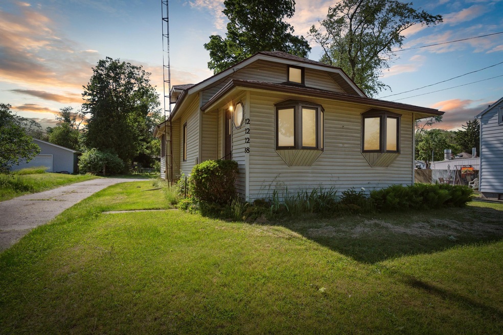 Lansing 2228 front