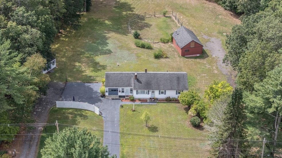 189 Hobbs Rd, Pelham, NH 03076 - photo 1