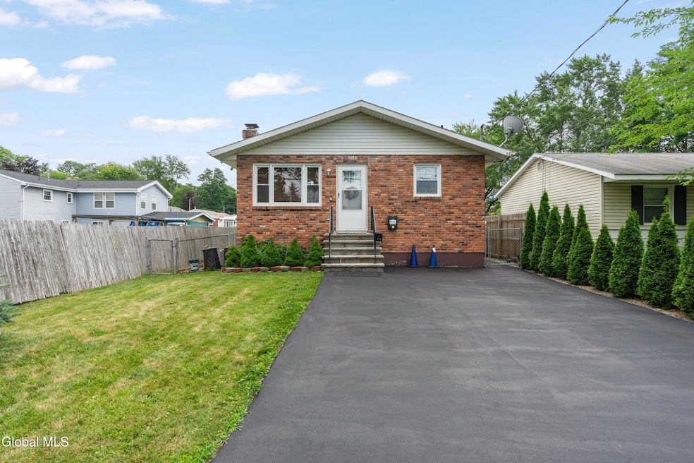 216 Gifford Rd, Schenectady, NY 12304 - photo 1