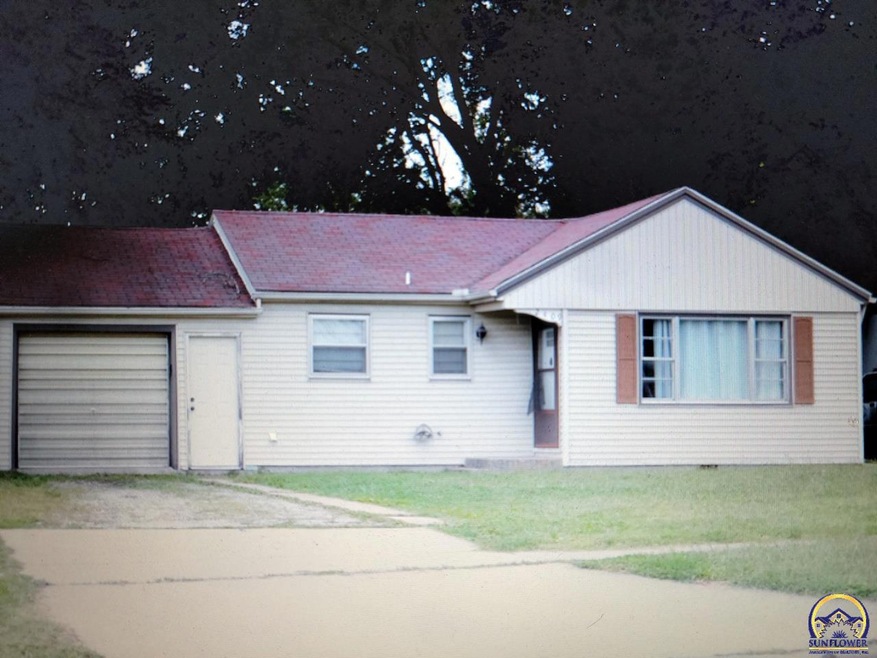 2409 SW Gage Blvd, Topeka, KS 66614 - photo 1