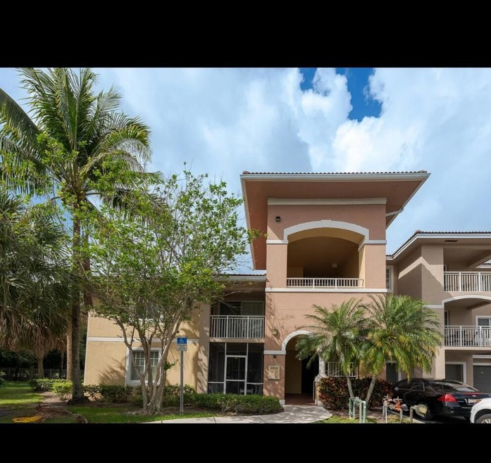 6556 Emerald Dunes Dr unit 207, West Palm Beach, FL 33411 - photo 1