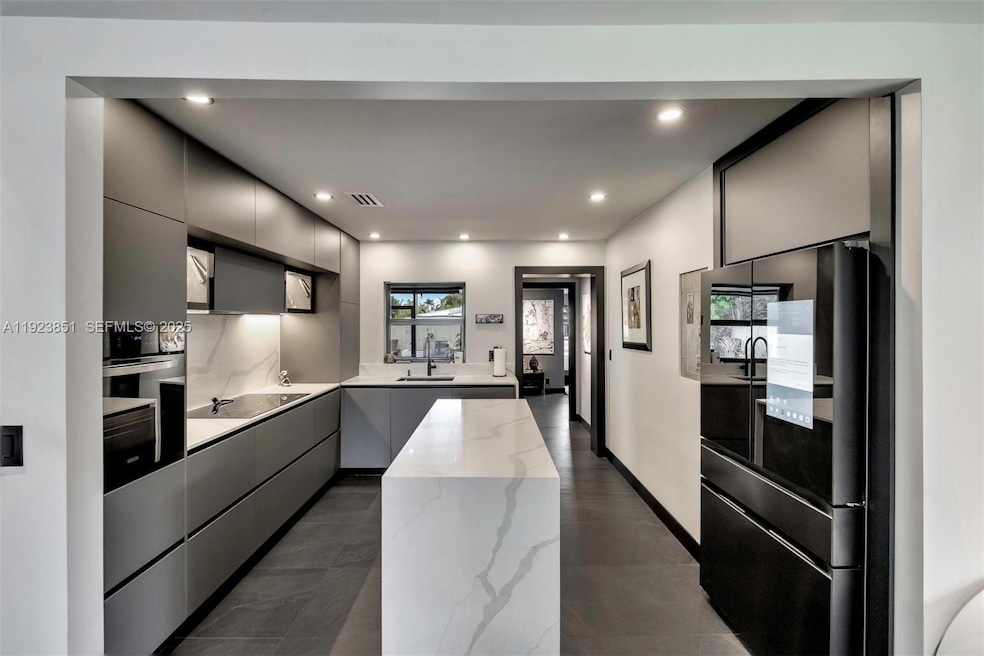 530 NW 39th St unit 1, Oakland Park, FL 33309 - photo 1