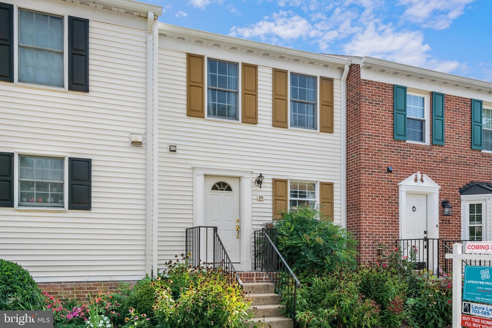 211 Fairfield Dr, Warrenton, VA 20186 - photo 1