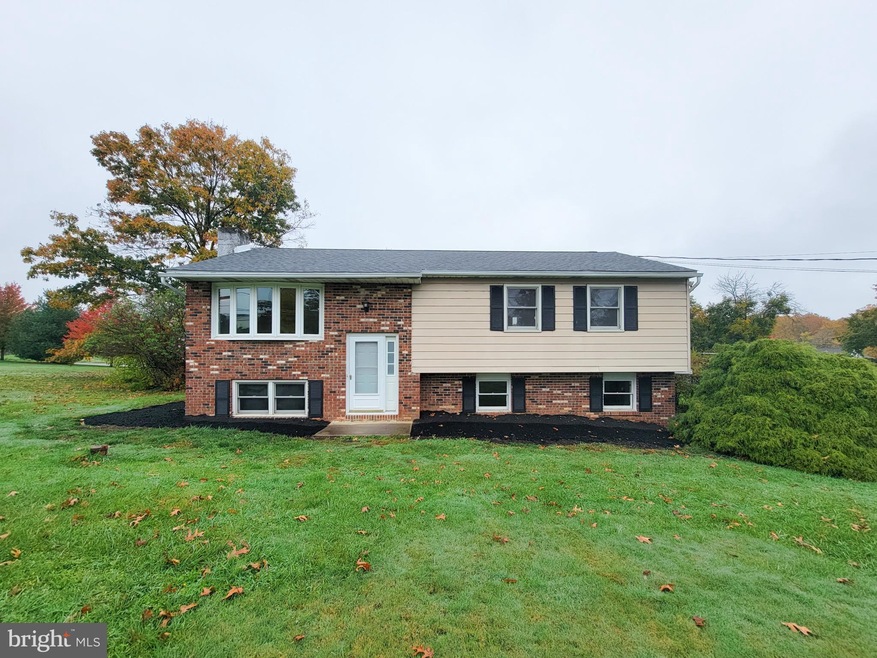 18 Black Matt Rd, Douglassville, PA 19518 - photo 1