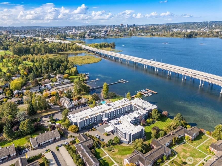 Lake WA Waterfront Location