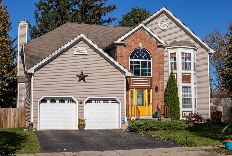 213 Knoll View Dr, Phillipsburg, NJ 08865 - photo 1