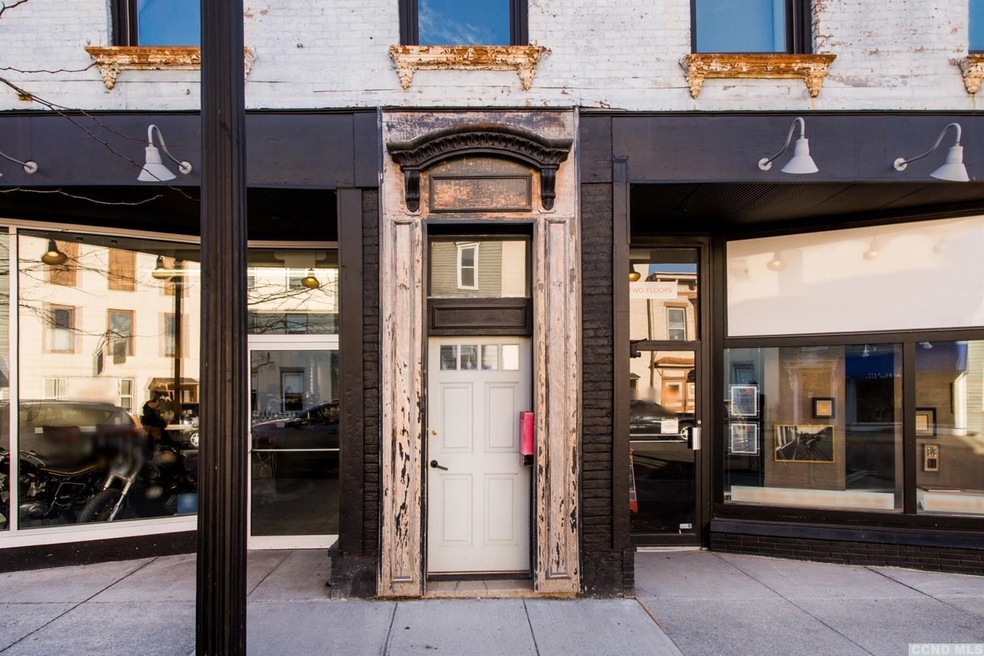 355 Warren St, Hudson, NY 12534 - photo 1