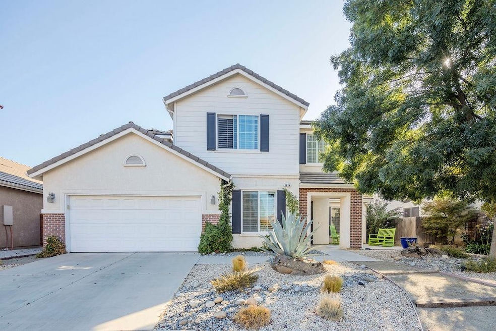 2874 N Dee Ann Ave, Fresno, CA 93727 - photo 1