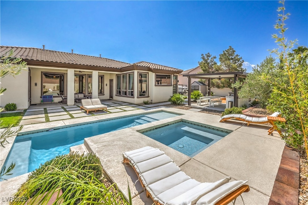 Outdoor pool with an in-ground hot tub, a patio, outdoor lounge area, and ceiling fan