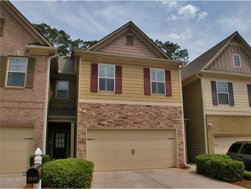 Beautifully maintained 3 bedroom, 2.5 bath townhom