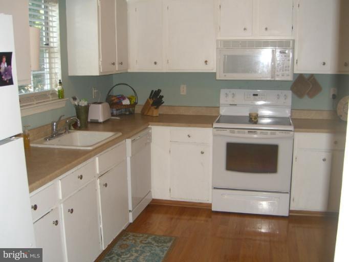 210 Fairfield Dr, Warrenton, VA 20186 - photo 1