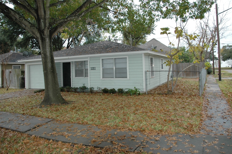 121 Northwood St, Houston, TX 77009 - photo 1