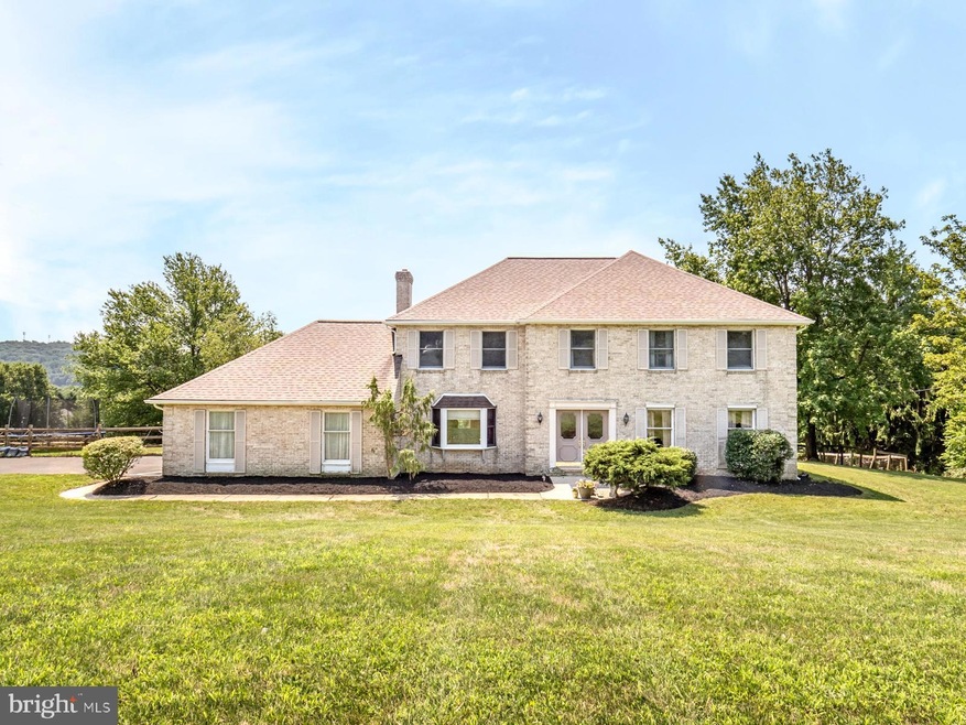 6181 Acorn Dr, Emmaus, PA 18049 - photo 1