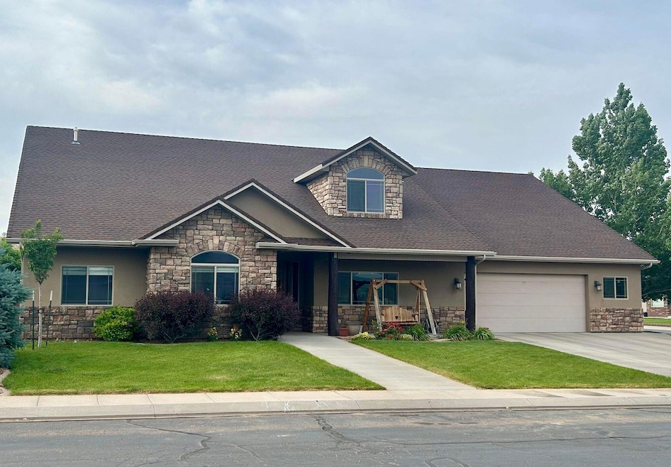 Gorgeous 5 bed 3 bath home with office