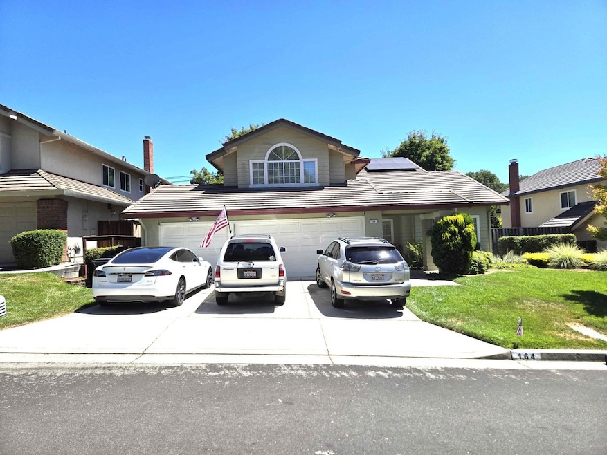 Sold $1,585,000 • Co-Listing Agent