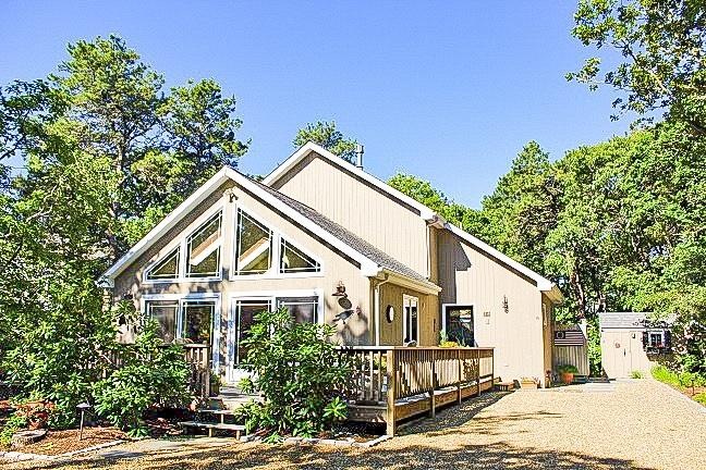 14 Vickers St, Edgartown, MA 02539 - photo 1