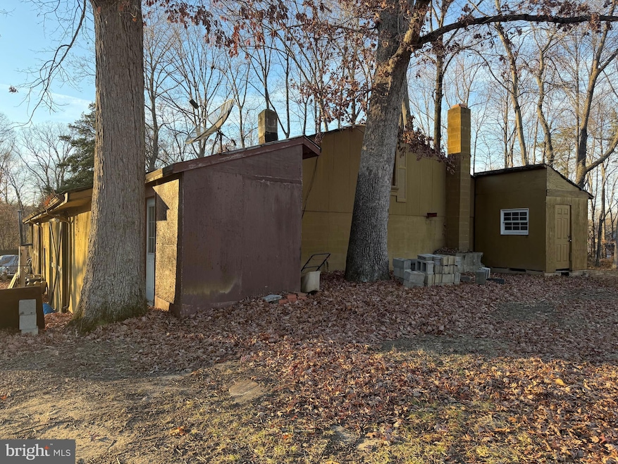 8906 Hooes Rd, Lorton, VA 22079 - photo 1