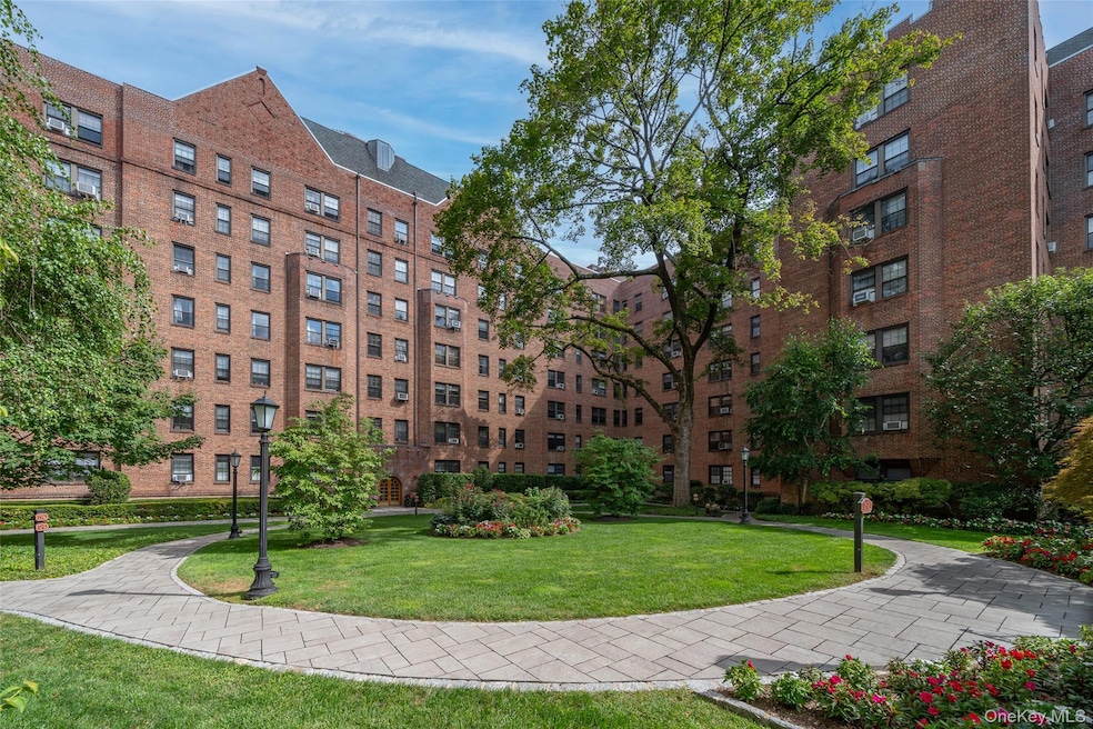 Scarsdale Manor unit 5F, Scarsdale, NY 10583 - photo 1