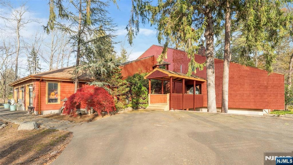 262 W Saddle River Rd, Upper Saddle River, NJ 07458 - photo 1