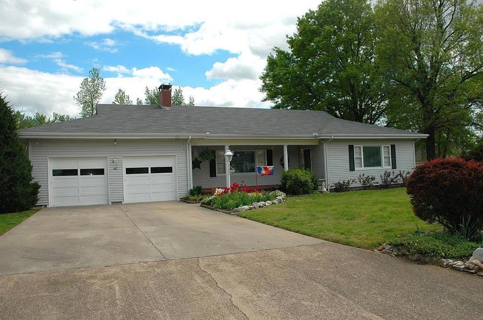 412 Murdock N A, Parsons, KS 67357 - photo 1