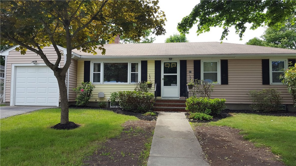 27 Manning Dr, Riverside, RI 02915 - photo 1