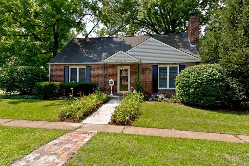 Kirkwood charmer with four sides brick and vinyl s