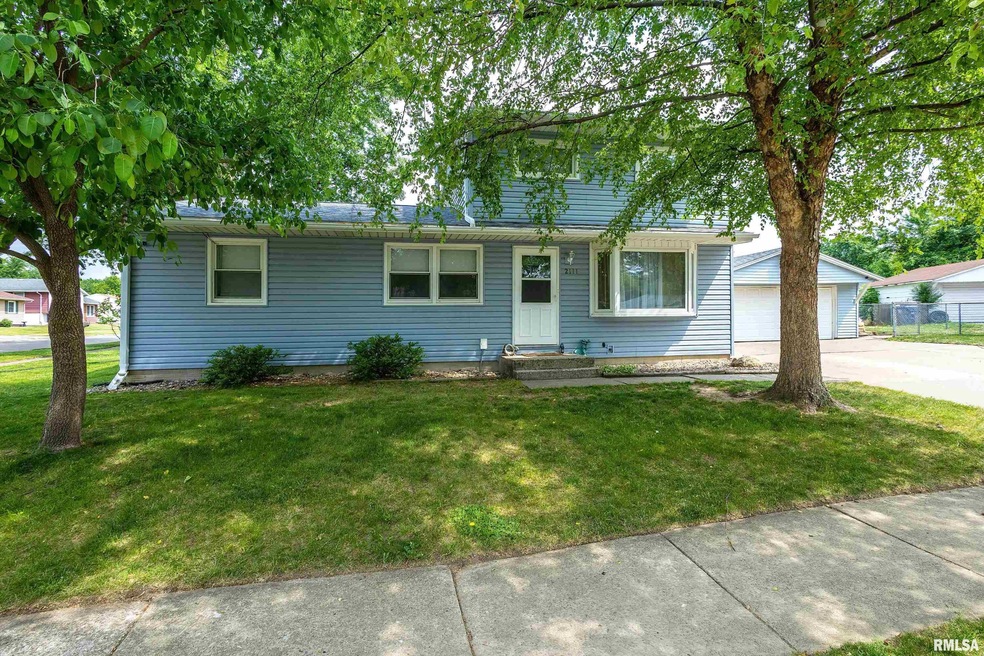 2111 W 55th St, Davenport, IA 52806 - photo 1
