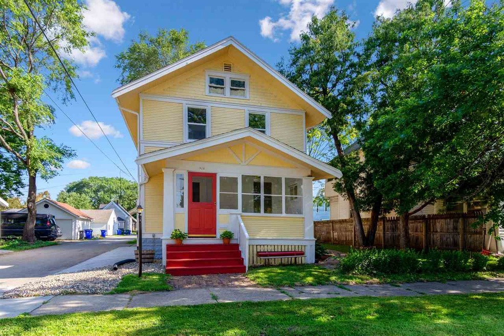 812 9th Ave SW, Cedar Rapids, IA 52404 - photo 1