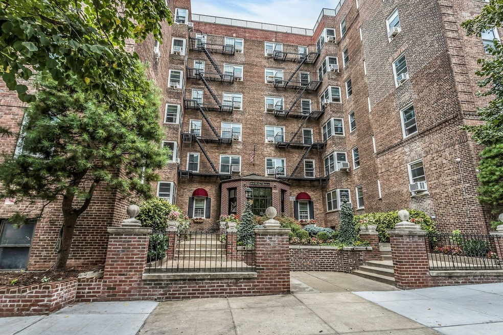 Berkeley Apartments Corporation unit 422, Forest Hills, NY 11375 - photo 1