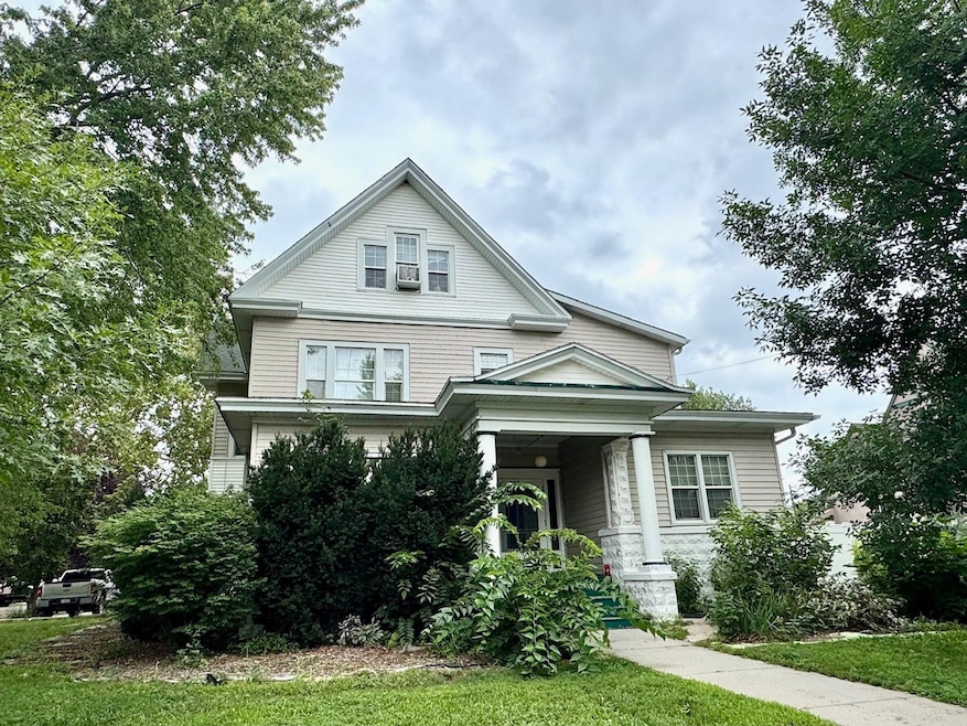 823 W 22nd St, Kearney, NE 68845 - photo 1