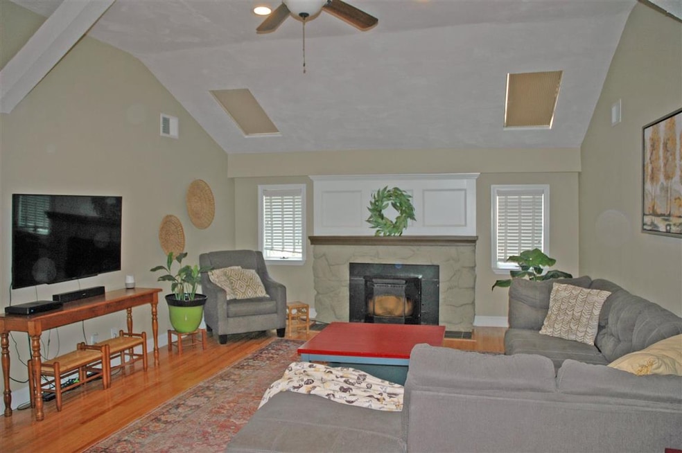 4 King St, Salem, NH 03079 - photo 1