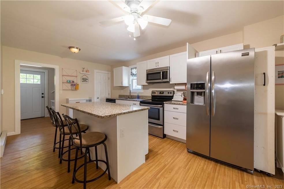 75 Oneco Ave, New London, CT 06320 - photo 1