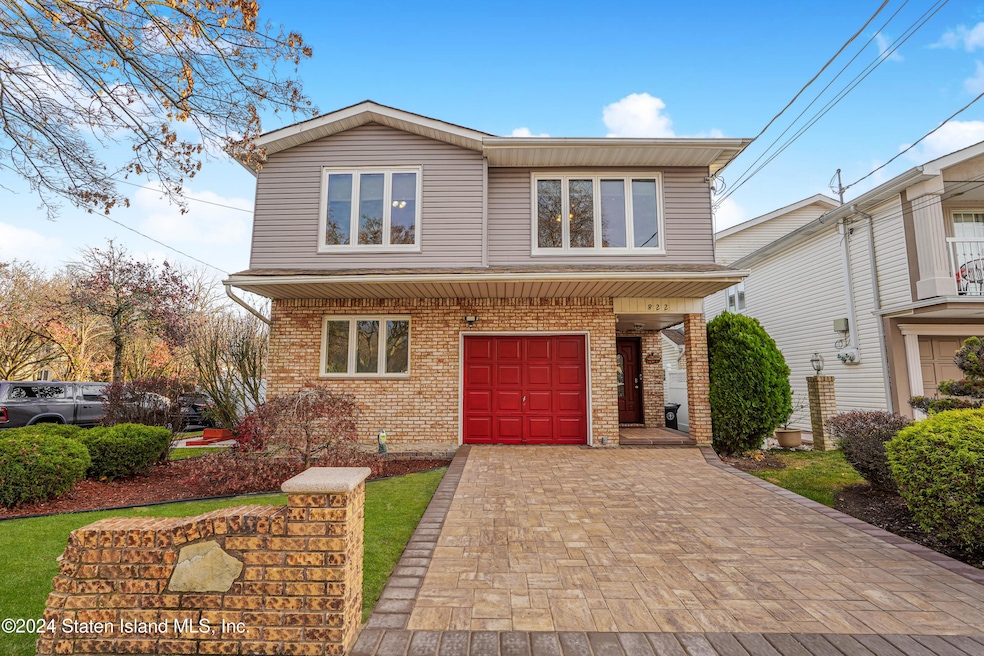 822 Rathbun Ave, Staten Island, NY 10309 - photo 1