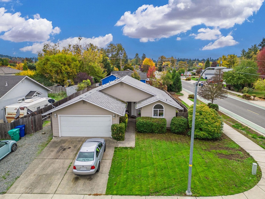 2853 Galaxy Way, Grants Pass, OR 97527 - photo 1